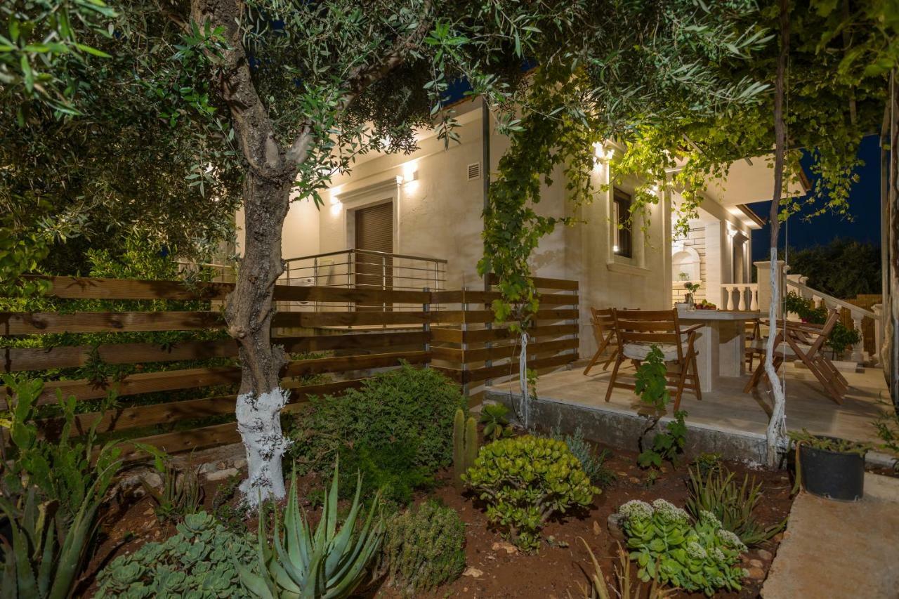 Villa Serenity Agia Marina  Exteriér fotografie
